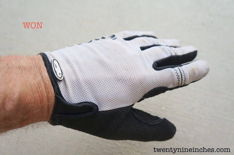 Cycling gloves for hot weather